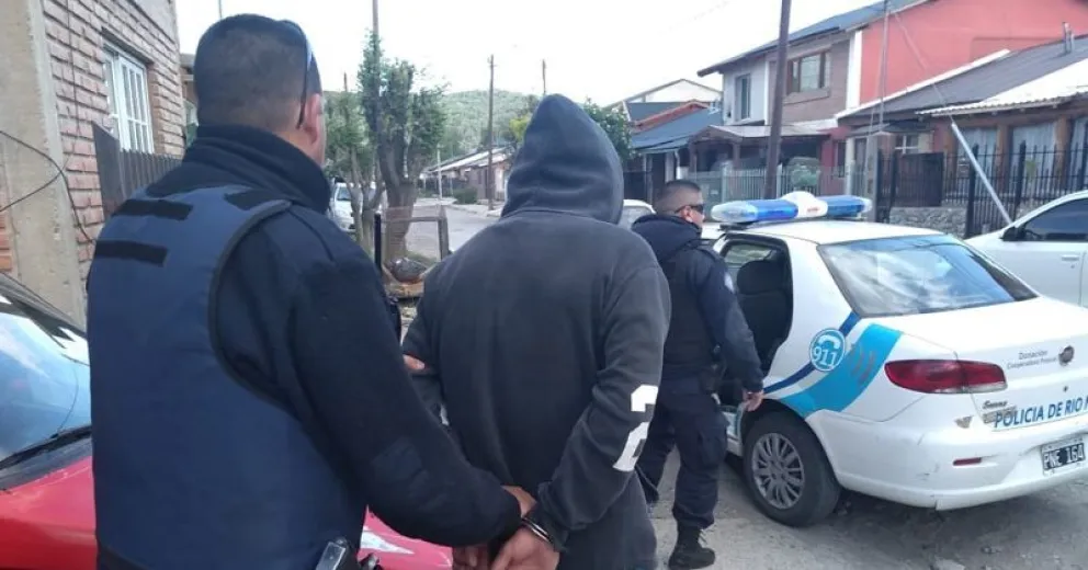 Detuvieron a uno de los asaltantes de la tienda de calle Moreno