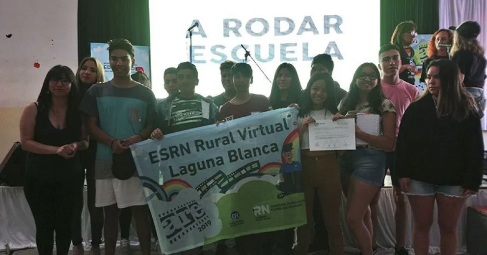 Estudiantes de El Bolsón y Laguna Blanca premiados en Las Grutas y pasan al FAB 2020
