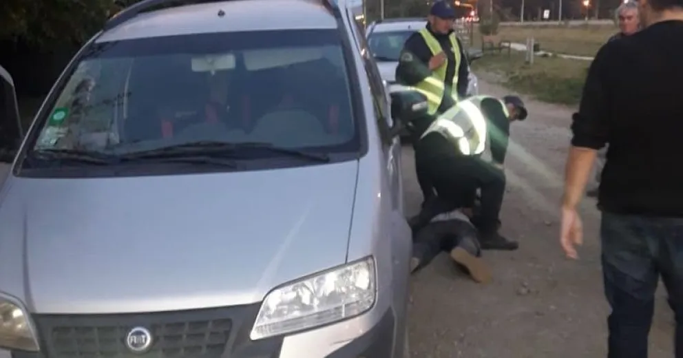 Robó un auto que habían dejado con las llaves puestas y terminó detenido