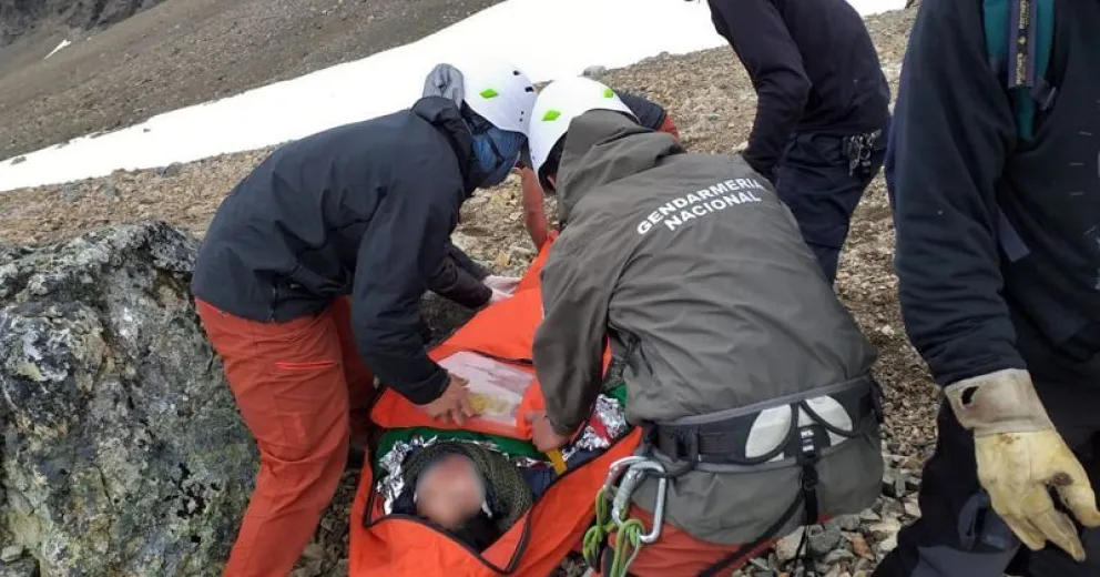 Gendarmería rescató a dos mujeres que  se accidentaron en el cerro Piltriquitrón