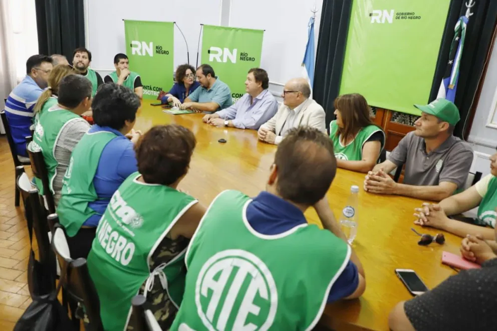 El Gobierno y ATE acordaron nuevas mejoras para los estatales rionegrinos   