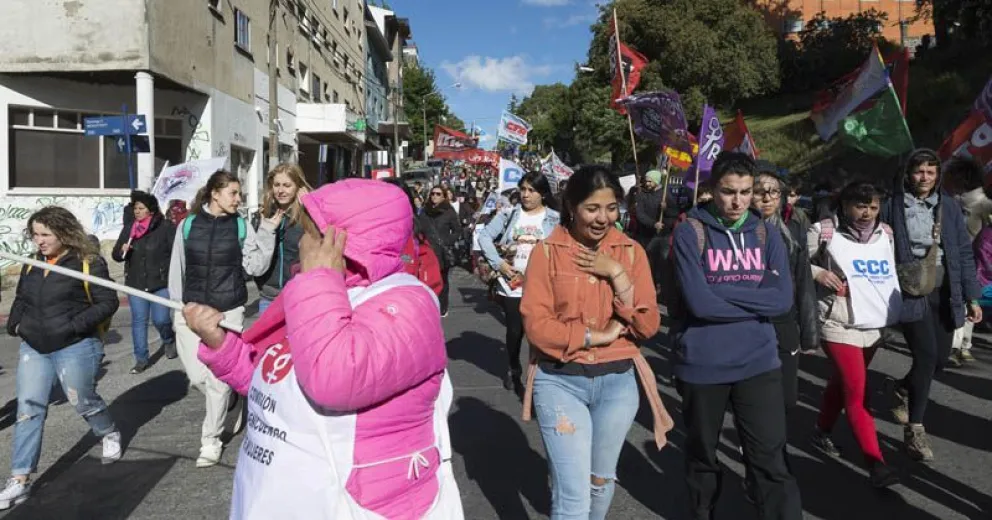 Marcha  para pedir justicia por Rafael Nahuel y el Día de la  Eliminación de la Violencia contra las Mujeres