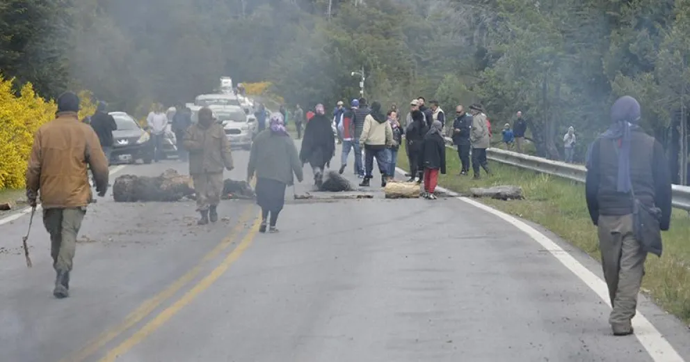 Por segundo día consecutivo cortaron Ruta 40 a la altura de Villa Mascardi
