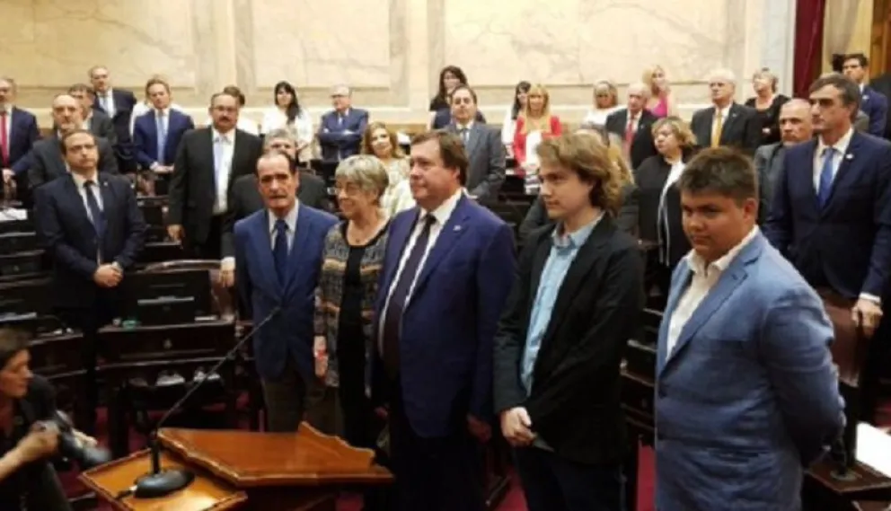 Weretilneck juró en el Senado y anunció que no integrará ningún bloque