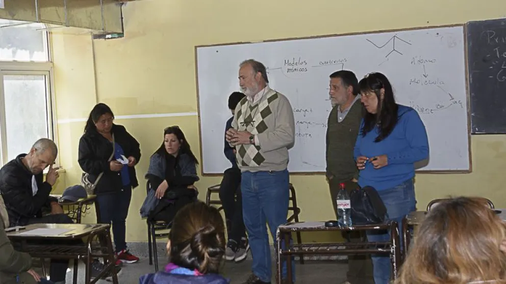 La ESRN 37 dictará clases en un gimnasio en horario reducido para los alumnos de quinto año