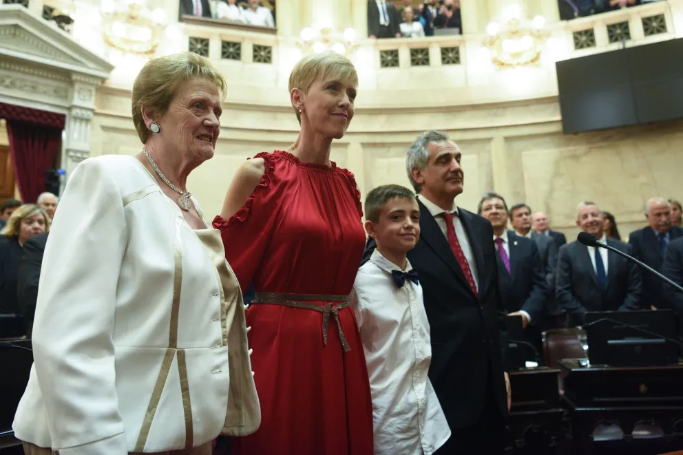 García Larraburu juró como senadora