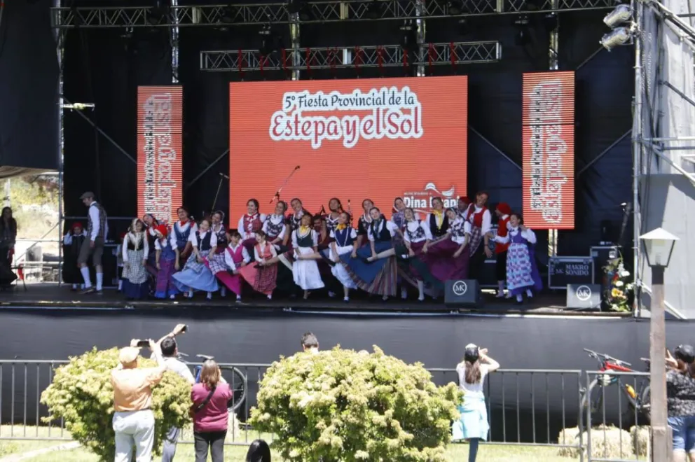Dina Huapi celebró la V FIesta Provincial del Sol y la Estepa
