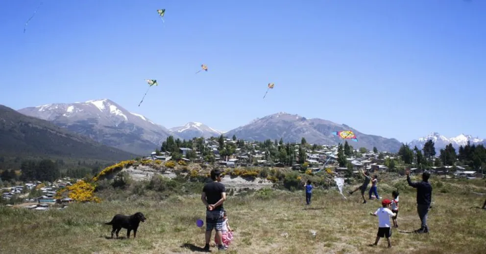 Hermosa barrileteada lograron “Grandes Sueños” y la junta vecinal del barrio Arrayanes