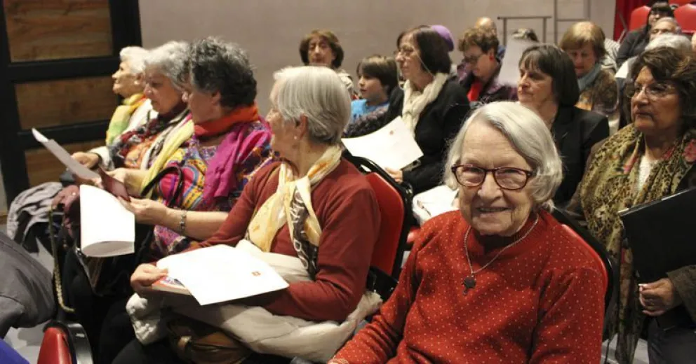 Promoviendo la participación de los adultos mayores en los procesos culturales educativos y recreativos. Foto archivo.