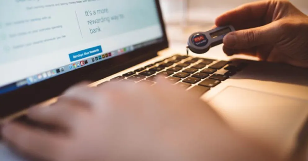 Acordaron una operación a través de  redes sociales y les fue mal: los asaltaron