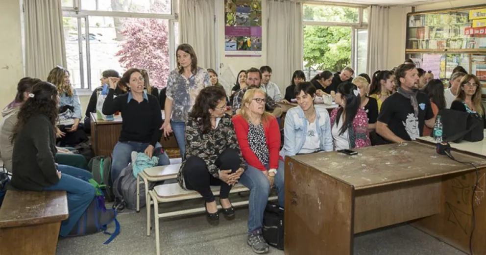 Colectivo Docente de la ESRN 37 manifestó su preocupación y rechazo a la suspensión de clases