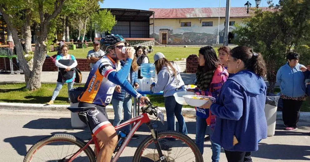Llegada de los deportistas a Pilcaniyeu