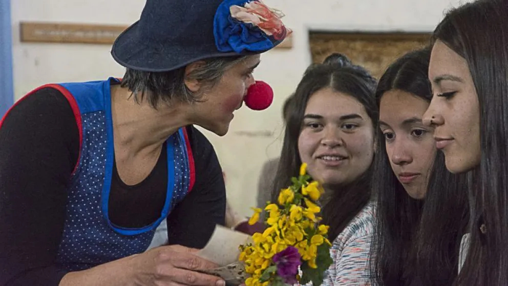 Alumnos de cuarto año de la ESRN 105 presentaron “Algo en común, pequeñas historias de inmigración”