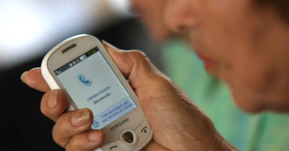 Otro cuento del tío: una mujer mayor le entregó USD 40.000 a desconocidos