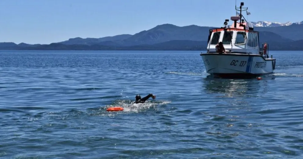 Fueron a la Isla Huemul en kayak, se les dio vuelta y tuvieron que ser rescatados