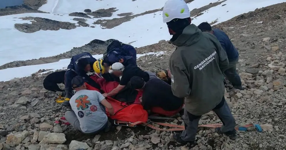Una mujer tuvo que ser rescatada tras accidentarse en el Piltriquitrón
