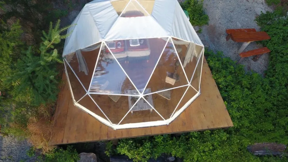 Glamping: el acampe en “globas” ya está normado en la ciudad   