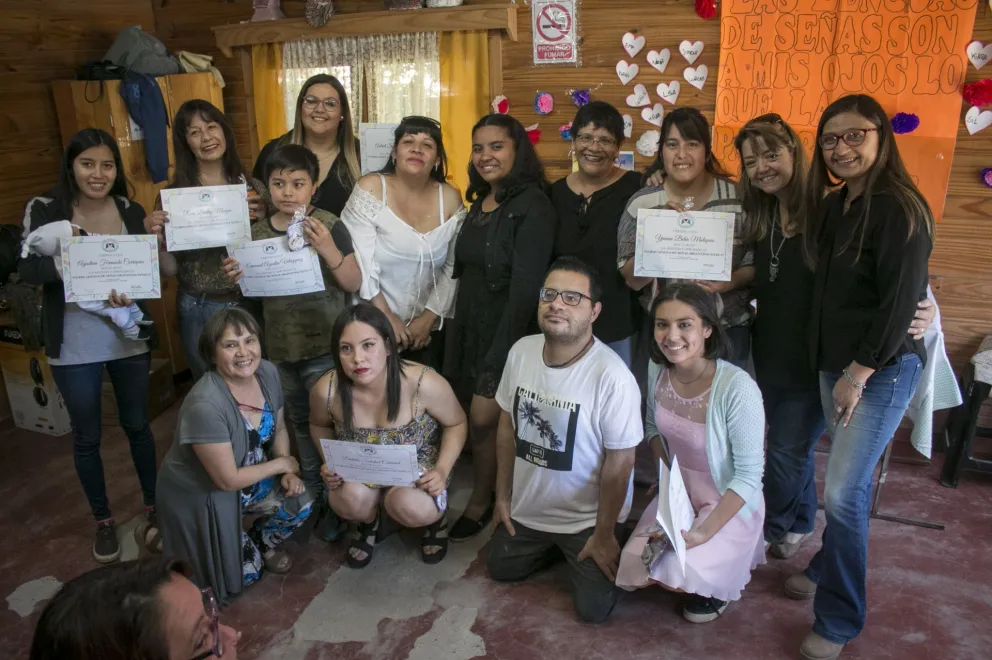 Se entregaron los certificados del primer nivel del curso de lenguaje de señas