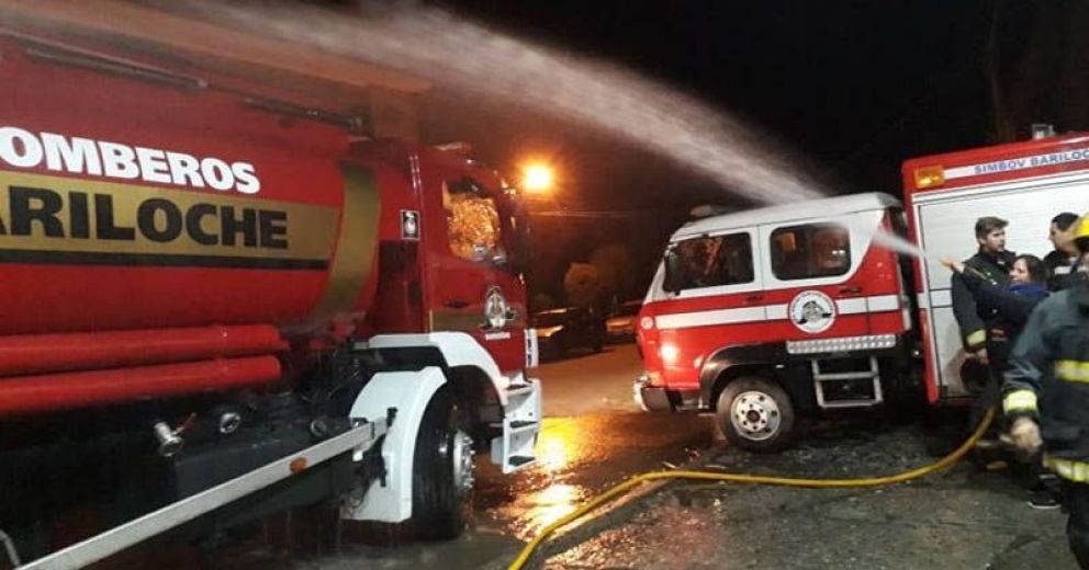 Hospitalizaron a una mujer que sufrió quemaduras al incendiarse su vivienda