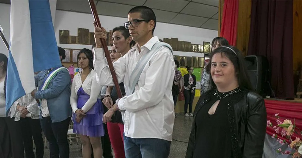 Emotivo y alegre festejo de egresados de la Escuela de Oficios Nº 2