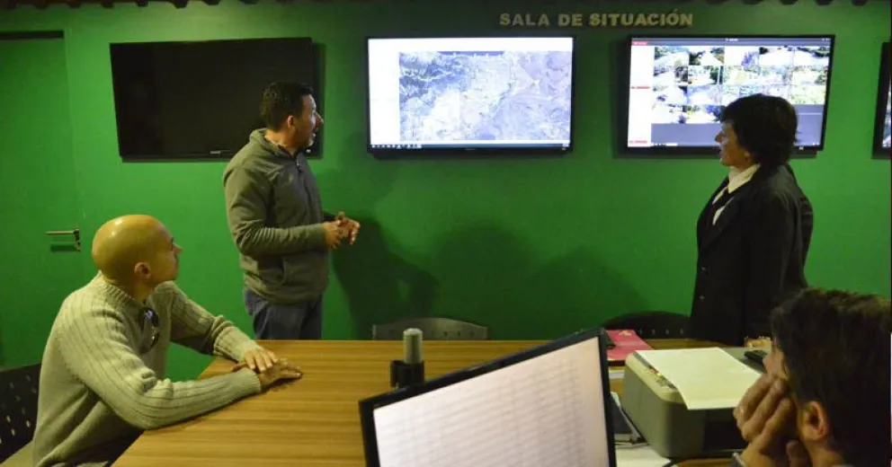 Quinteros y vecinos, ya en reunión. (Foto: Tonny Romano) 