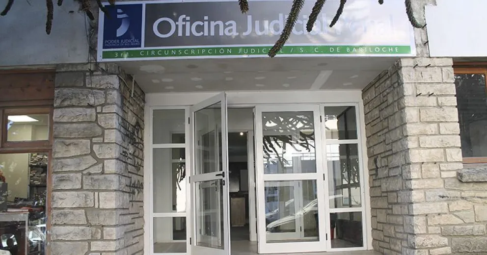 Condenaron a 21 años de  cárcel a un asesino que violó  a su hija cuando estaba  detenido en una comisaría