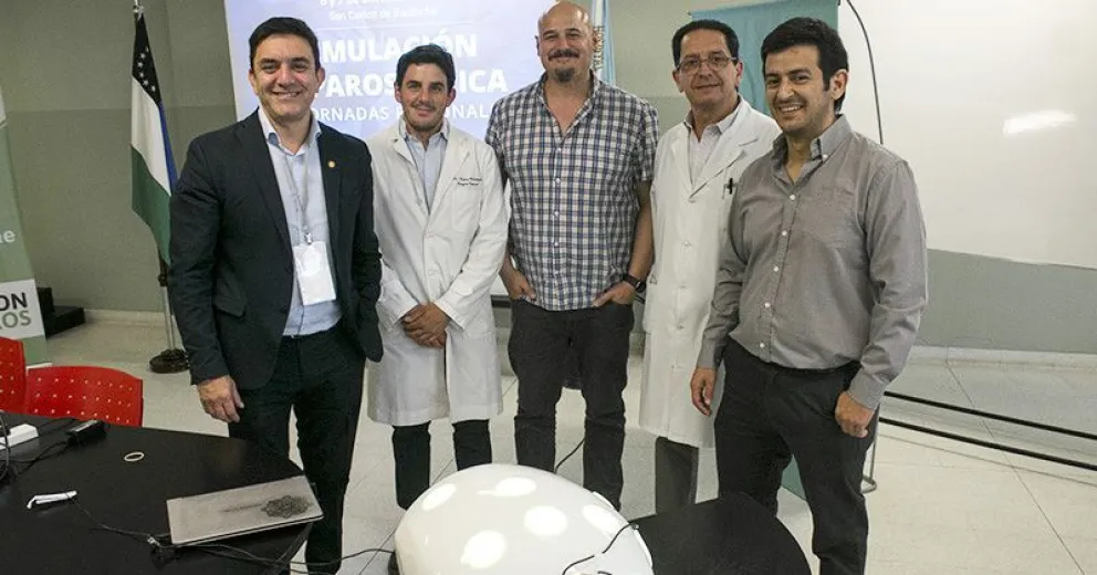 Los residentes del Hospital Zonal ya ganan “confianza y práctica” con el uso del simulador de cirugía