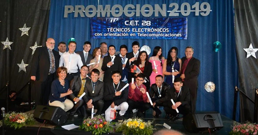 Egresó la primera promoción estudiantes del CET 28