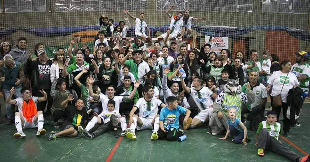 Los muchachos de Alborada celebraron la conquista.