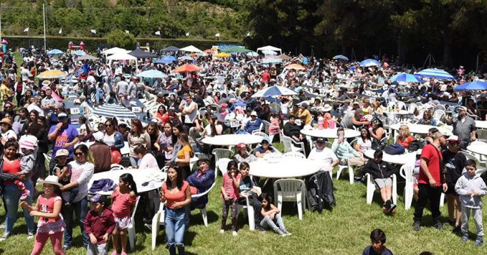 Multitudinario asado de los mercantiles para celebrar el fin de año