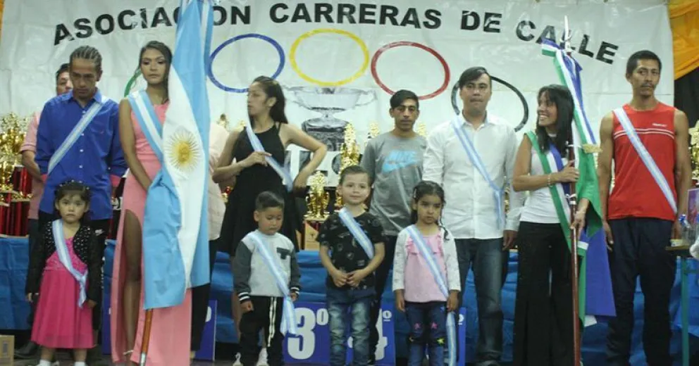 Carreras de Calle entregó premios y distinciones a numerosos competidores
