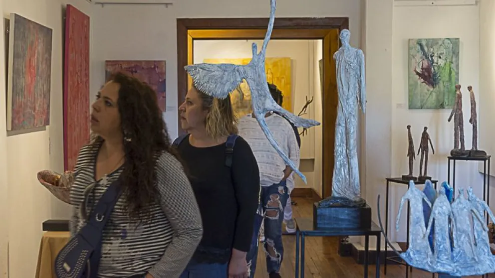Vanessa Dee y Ana Ibáñez instalaron “Entresueños”