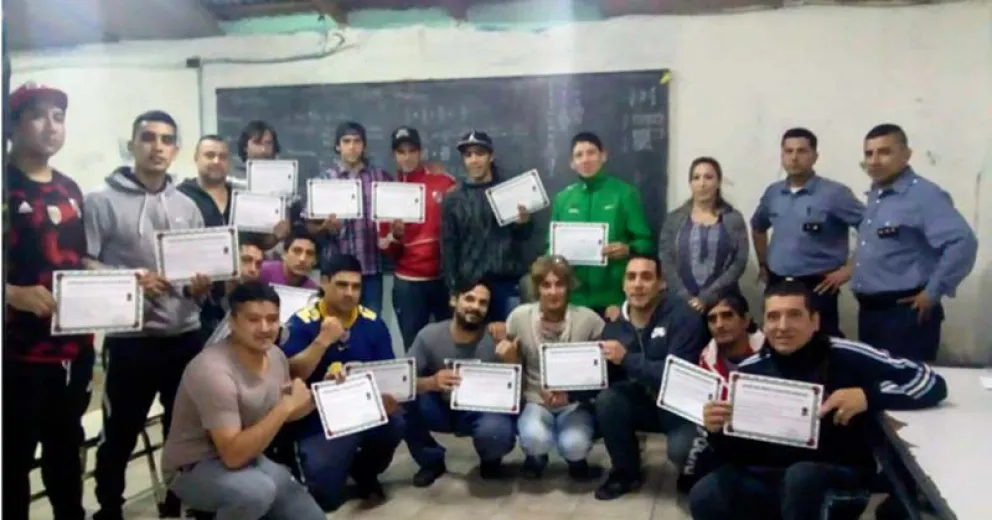 Los internos que recibieron su certificado.