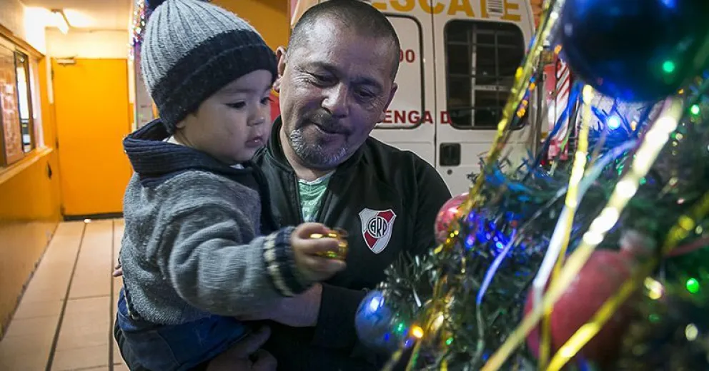 El bombero voluntario Jorge Garnica le salvó la vida a un bebé de un año