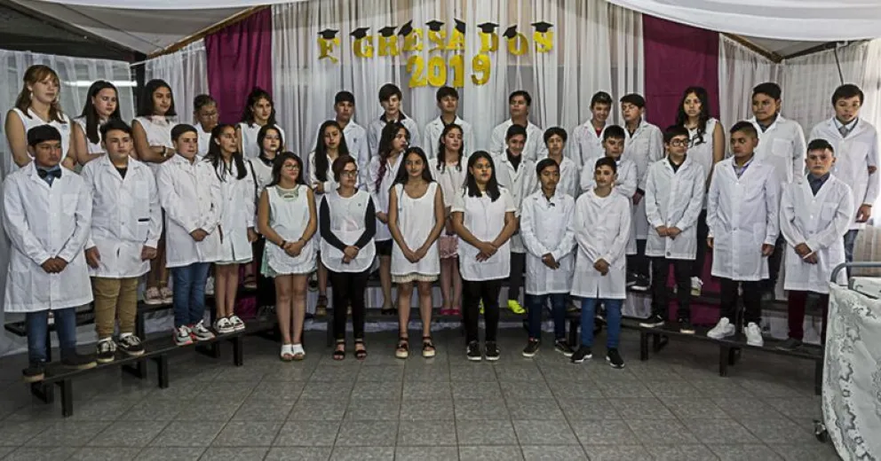 Emoción y alegría en el egreso en la escuela primaria N° 185