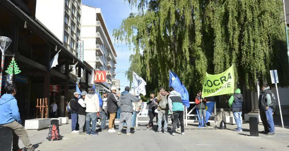 Cortaron Mitre por un reclamo salarial