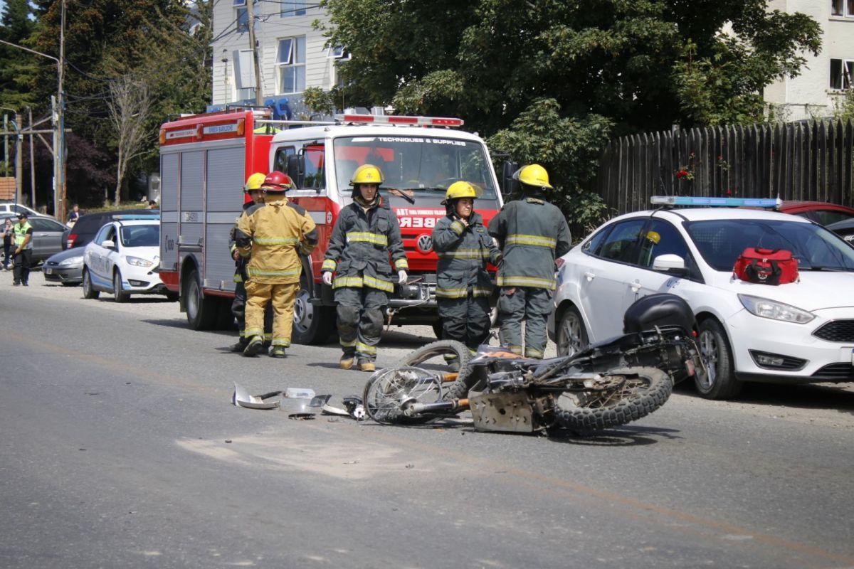 Fuerte Choque Entre Una Moto Y Una Camioneta | Diario El Cordillerano