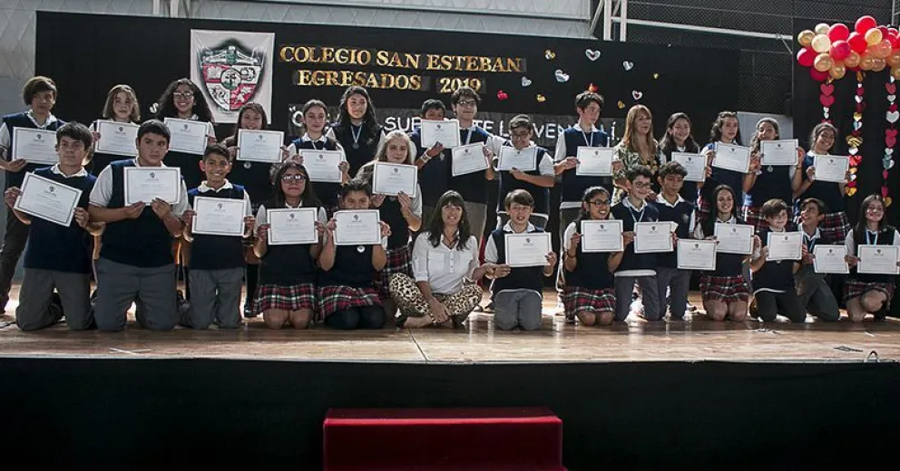 En el colegio San Esteban se vivieron gratos momentos en la despedida  de chicos y chicas de séptimo grado