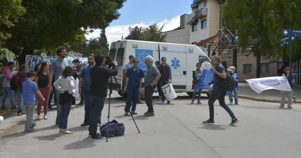 Trabajadores denuncian el cierre del Sanatorio Del Sol y provincia confirmó un subsidio para los empleados