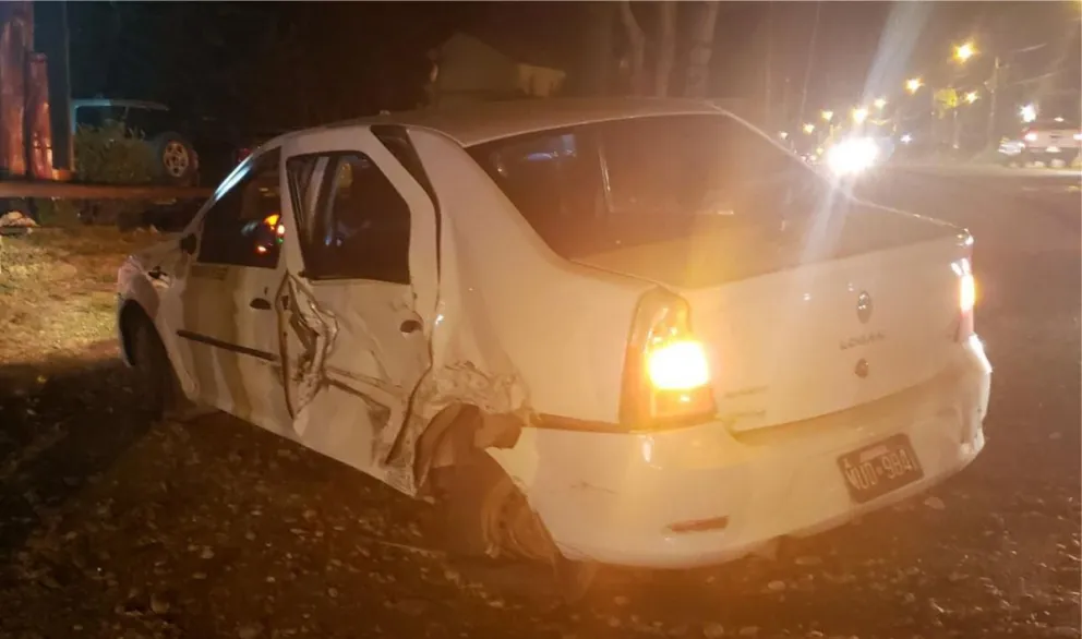 Pasó de largo en una curva y embistió a un  remís que circulaba en sentido opuesto