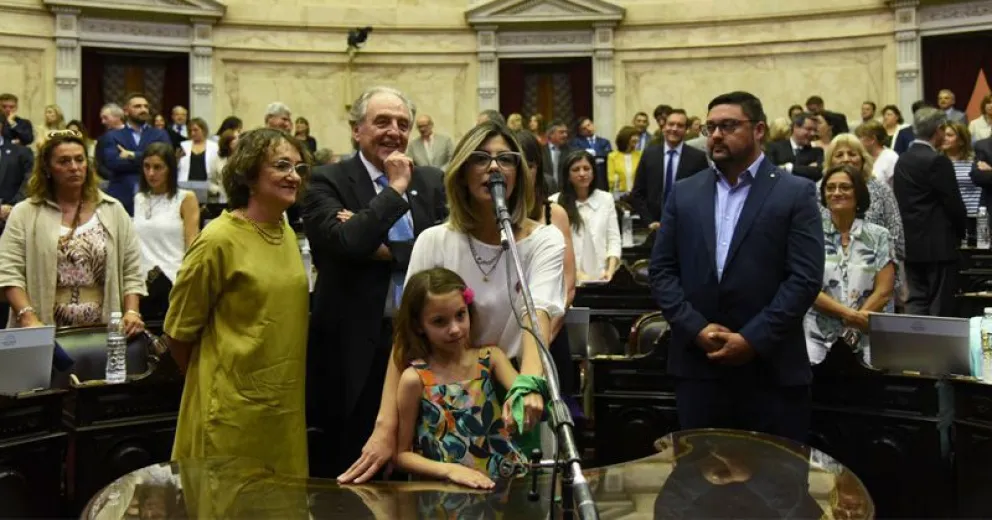 El día que juró como diputada Ayelén Spósito en reemplazo de María Emilia Soria.