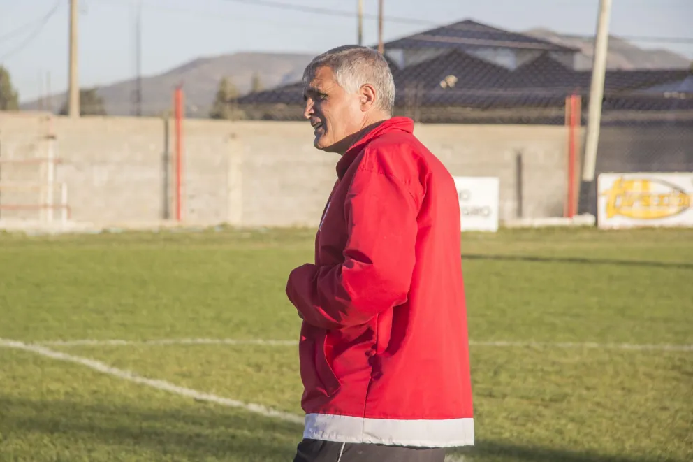 Alcoba: "Es un honor y un agradecimiento muy grande que me hayan llamado para dirigir a Cruz del Sur"