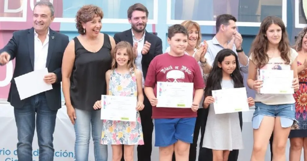 "Las Aulas Taller Móvil aportan a la educación integral de las personas", destacó la gobernadora