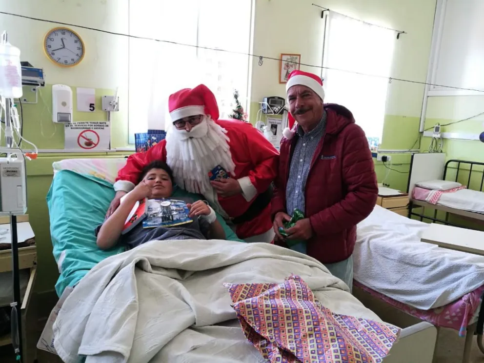 El Rotary Club Nahuel Huapi visitó la Sala de Pediatría del Hospital Zonal