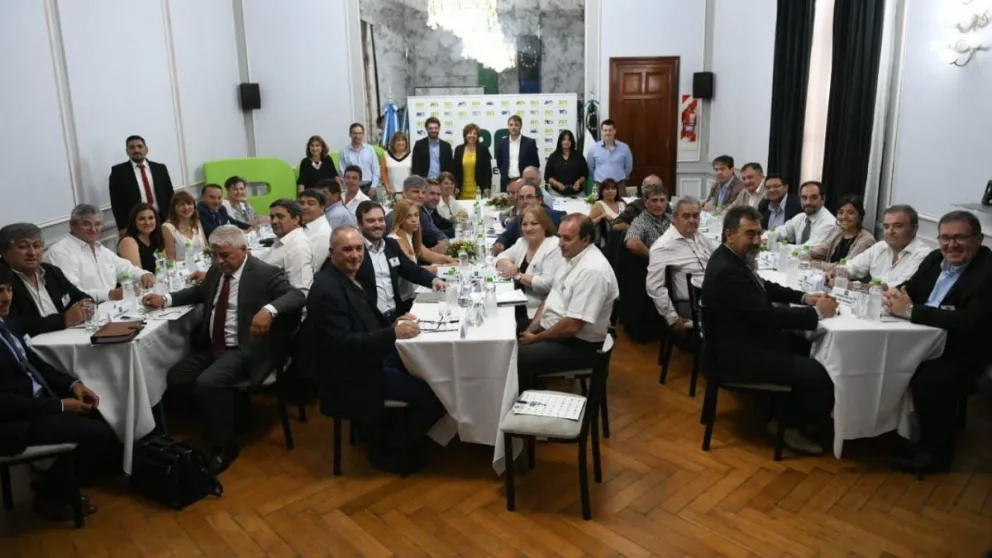 Comenzó la reunión de la gobernadora Carreras con los intendentes