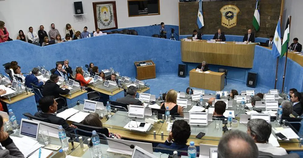 Legislatura rionegrina declaró el estado de emergencia económica, financiera y fiscal