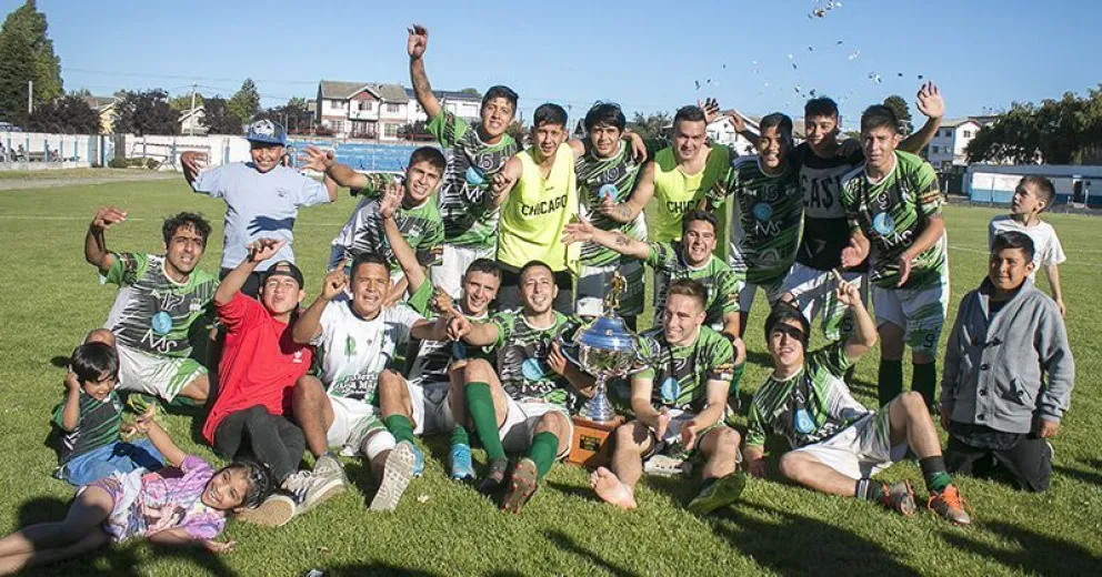 Víctor Luna fue el héroe de la final y Chicago se quedó con la Copa Bariloche