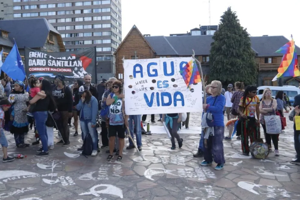 Concentración en el Centro Cívico contra la megaminería