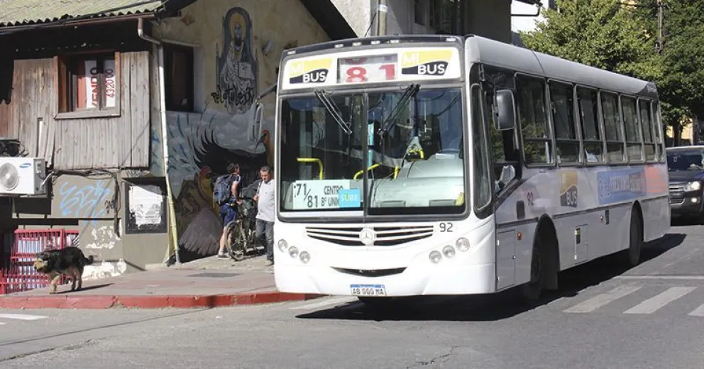 Esperan que hoy vuelva a el transporte urbano 