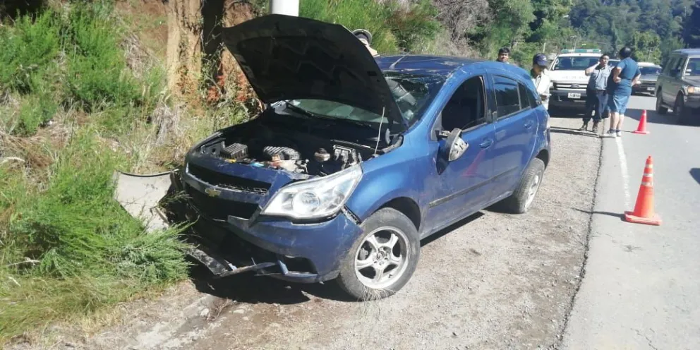 Perdió el control del auto y volcó en el kilómetro 15,700 de Bustillo